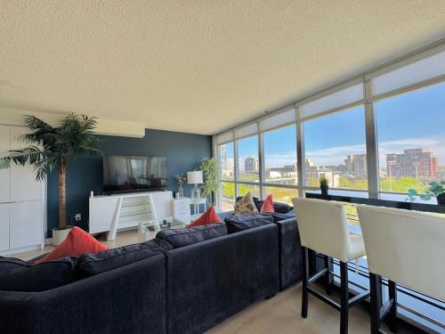 Area soggiorno di LakeView 2Bdrms 2Baths with 3 real beds and parking