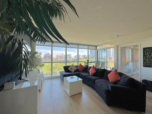 Area soggiorno di LakeView 2Bdrms 2Baths with 3 real beds and parking