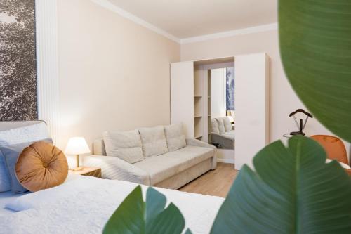 a living room with a bed and a couch at Votivpark Rooms I Self Check In in Vienna
