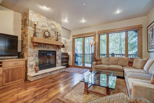 Ein Sitzbereich in der Unterkunft Arrowhead Village at Beaver Creek