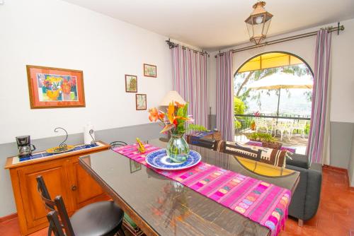 a living room with a dining room table and a dining room at Casa Estrella de la Valenciana Hotel Boutique in Guanajuato
