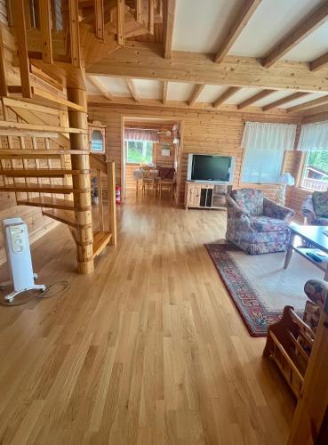 Μια τηλεόραση ή/και κέντρο ψυχαγωγίας στο Cabin in scenic surroundings in Senja
