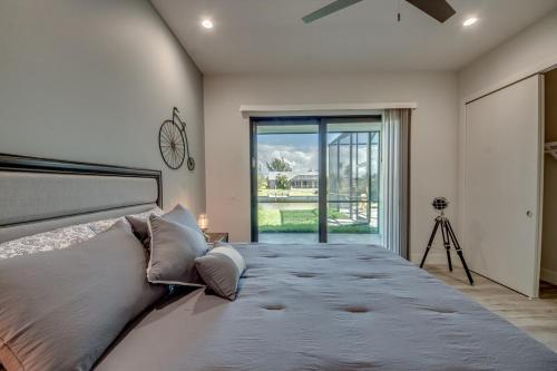 Postel nebo postele na pokoji v ubytování NEW BUILD-Heated Pool & Spa-Canal - South Exposure - House Aruba