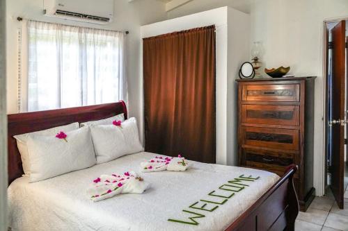 a bedroom with a bed with towels on it at Tropical Retreat in Matthews