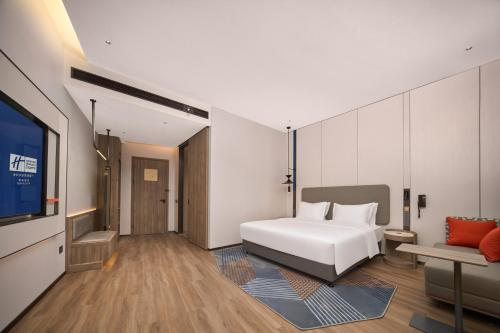 Ένα ή περισσότερα κρεβάτια σε δωμάτιο στο Holiday Inn Express Yibin Xuzhou by IHG