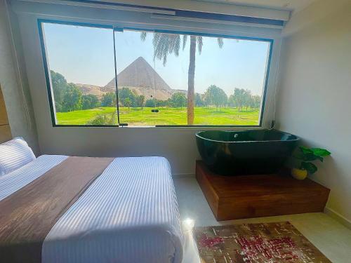 Postel nebo postele na pokoji v ubytování Joia Pyramids View Hotel