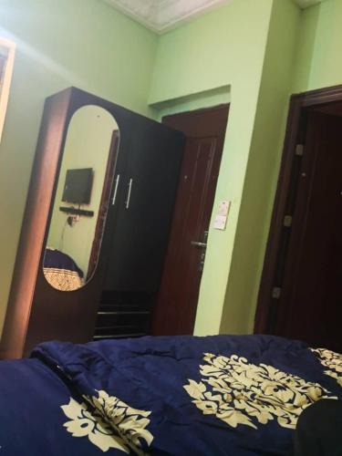 a bedroom with a bed and a large mirror at Mandy's Closet in Olute