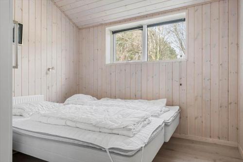 Postel nebo postele na pokoji v ubytování 0259-Romo-Lyngvejen-89-B