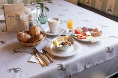 Makanan di atau berdekatan hotel