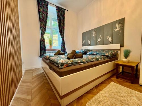 a bedroom with a large bed in a room at Ptasie Mleczko in Zielona Góra