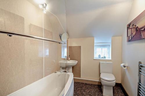 Ένα μπάνιο στο Barmstone Cottage