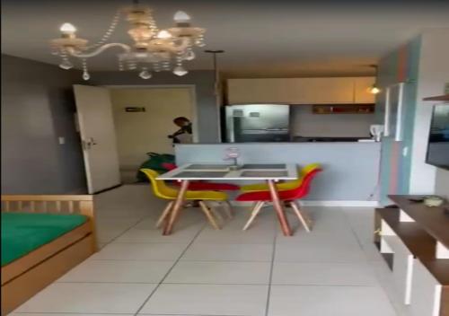 a kitchen with a table and chairs in a room at VG Sun Cumbuco - Praia e Tranquilidade in Caucaia