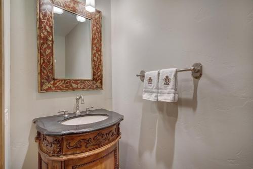 Ein Badezimmer in der Unterkunft Arrowhead Village at Beaver Creek