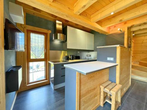 Duplex en bois aux Ménuires, 3 chambres, parking, 6 pers - FR-1-452-392