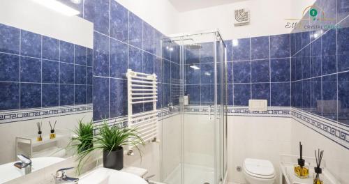 a bathroom with a shower and a toilet and a sink at Eur Crystal Garden - Loft moderno con Terrazza privata e Box auto in Rome