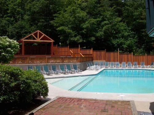 Piscina en o cerca de Mountain cabin with views, privacy, and more.