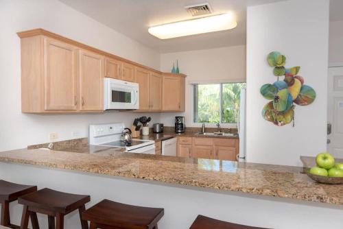 Una cocina o cocineta en Crystal Kai Condo