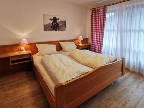 Postel nebo postele na pokoji v ubytování Ferienwohnung Dorfplatz