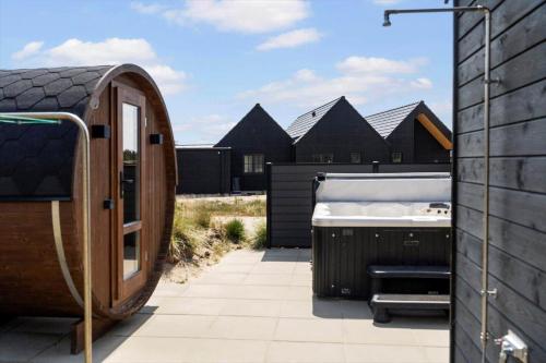 a hot tub sitting on the side of a house at 2551-Romo-Chresten-Krommes-vej-5 in Tagholm