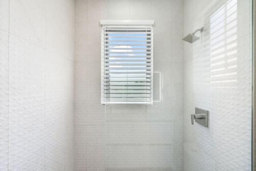 Fotografie z fotogalerie ubytování Silver Reef 4 Oceanfront Condo v destinaci North Side