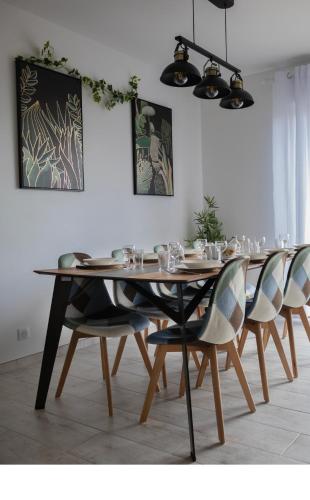 a dining room table with chairs and a dining room table at Truffiers Charentais Résidence in Val-de-Bonnieure