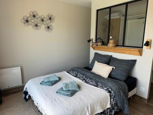 a bedroom with a bed with two towels on it at Appt reposant entièrement équipé. in Toules