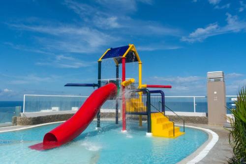 a water park with a slide in a pool at Reserva Del Mar Apartamentos in Gaira