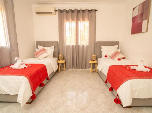 Postel nebo postele na pokoji v ubytování Villa sherazade Agadir, petit déjeuné offert
