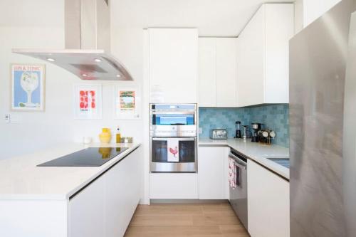 Kuchyň nebo kuchyňský kout v ubytování Silver Reef 2 Oceanfront Condo