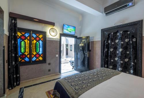 Кровать или кровати в номере Riad Nesma Suites & Spa