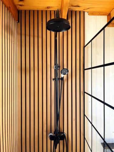 a black lamp in a corner of a room at Redondo Beach frente al océano in Maldonado