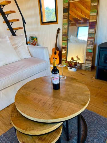 a bottle of wine on a wooden table in a living room at Redondo Beach frente al océano in Maldonado