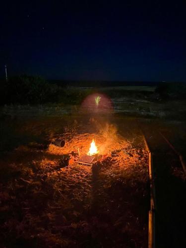 a bonfire on the beach at night at Redondo Beach frente al océano in Maldonado