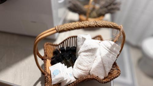 a wicker basket filled with wine bottles and a napkin at Mezini Guest House in Gjirokastër