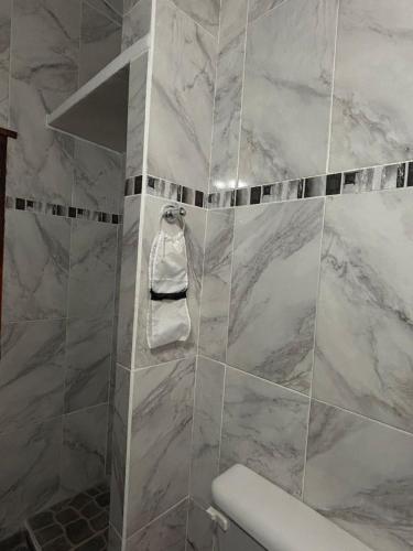 Bilik mandi di Residencia Acosta de León