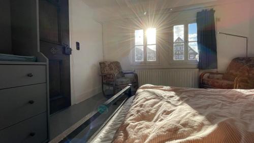 a bedroom with a bed and a dresser and a window at Haus im Herzen von Homberg in Niederdorla
