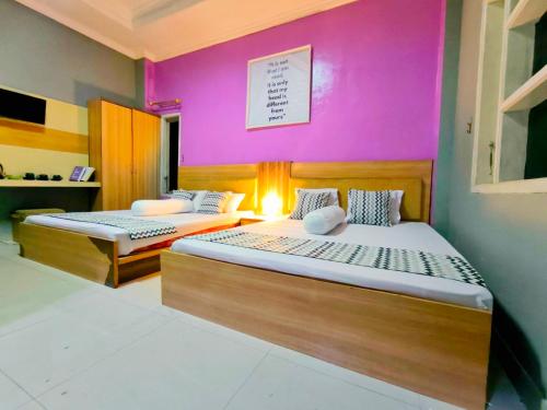 Katil atau katil-katil dalam bilik di Pekalongan StayInn