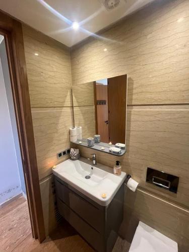 Ένα μπάνιο στο Relaxing Apartment Oceanic Sidi Rahal