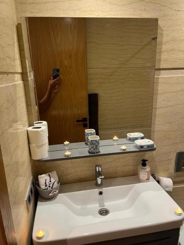 Ένα μπάνιο στο Relaxing Apartment Oceanic Sidi Rahal