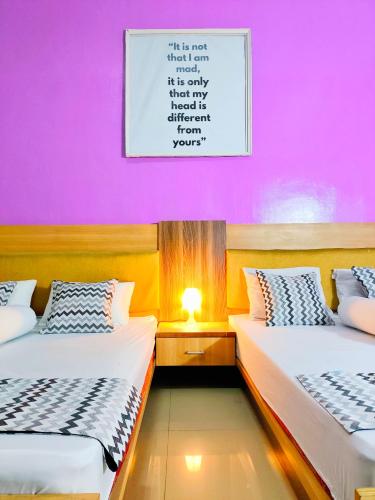 Katil atau katil-katil dalam bilik di Pekalongan StayInn