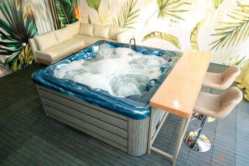 a large blue tub sitting next to a couch at Maison à Skhirat Jacuzzi, jardin & proche plage in Skhirat
