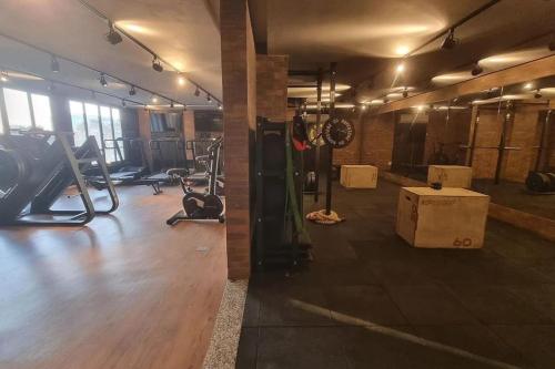 a gym with a large room with weights and equipment at Studio Moderno no Ingá com Vista in Niterói