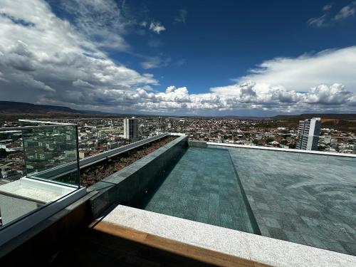 a swimming pool on the roof of a building at Apartamentos Exclusivos no Edifício City House in Barreiras