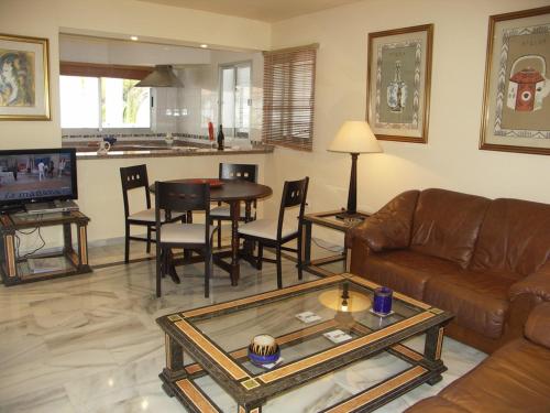 Carabeo Apartment - Prime location & Pool - LUAL