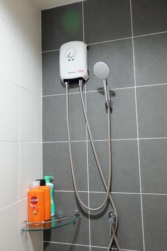 a shower with a blow dryer in a bathroom at Parsons Place in Chiang Mai! in Chiang Mai