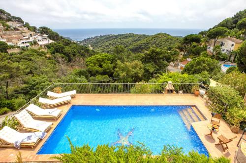 Sea View Pool 2km to Beach Cala Canyelles Fully Air Conditioned King Queen Quality Beds BBQ