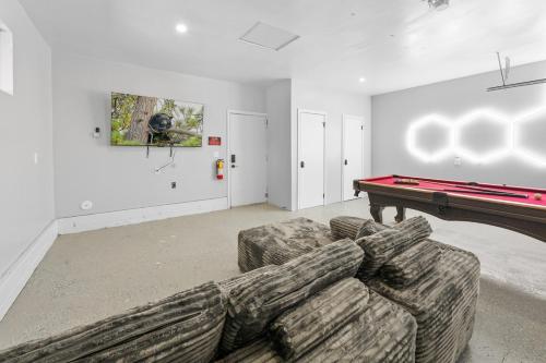 Χώρος καθιστικού στο Centrally Located Game Room EV 5 Min to Slopes