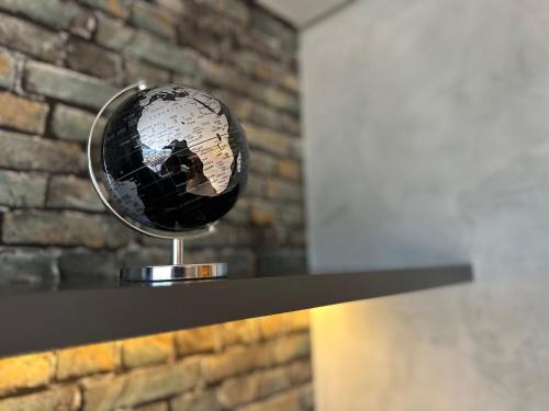 a globe sitting on top of a table at Apartamentos Exclusivos no Edifício City House in Barreiras