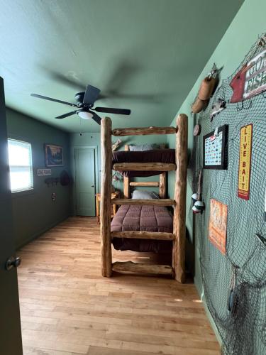 Postel nebo postele na pokoji v ubytování Bunk House
