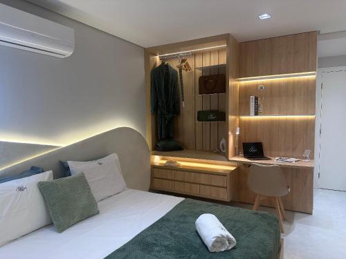 a bedroom with a bed and a desk in it at Apartamentos Exclusivos no Edifício City House in Barreiras